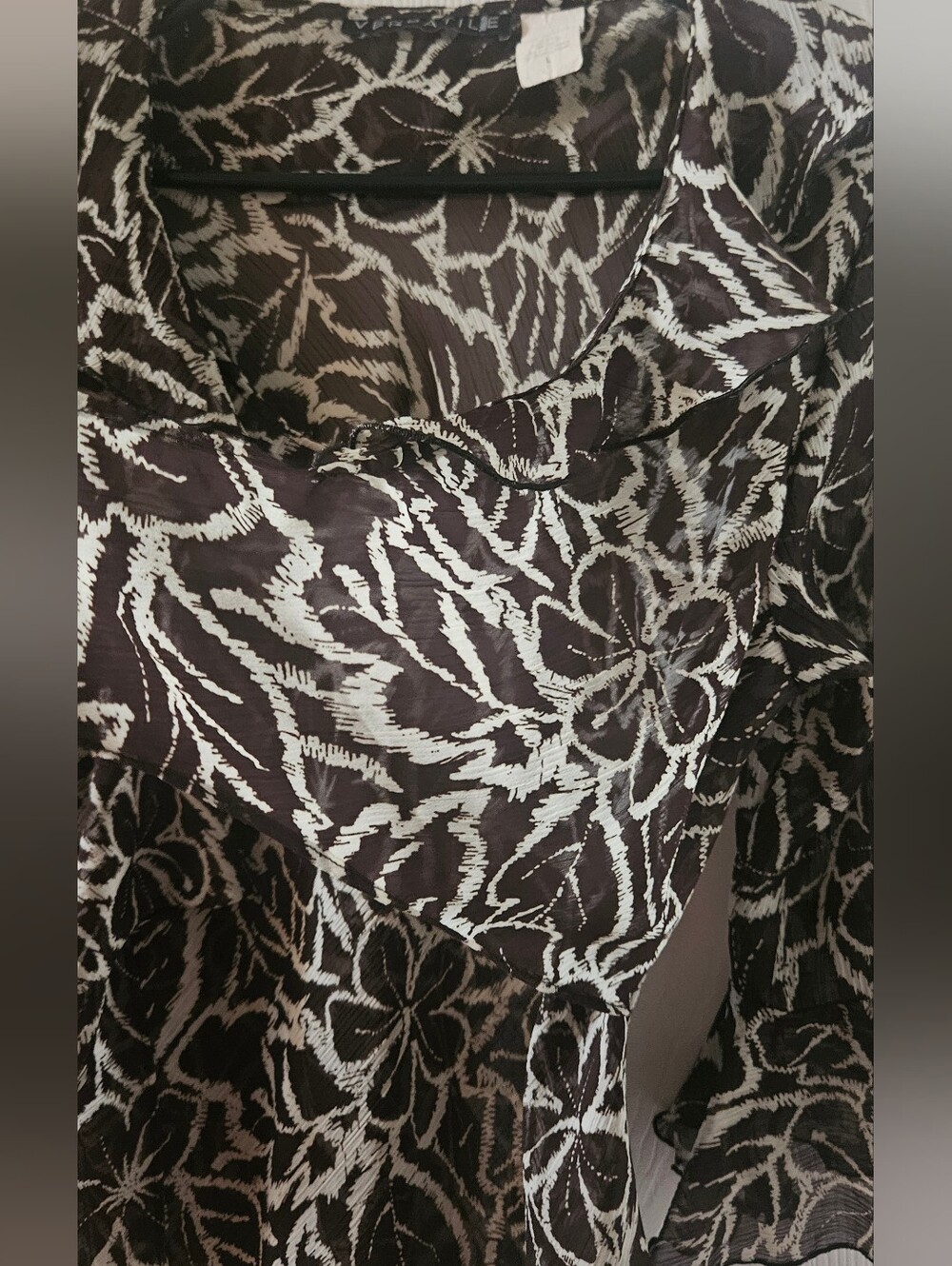Versatile Thread Blouse - Picture 5 of 8